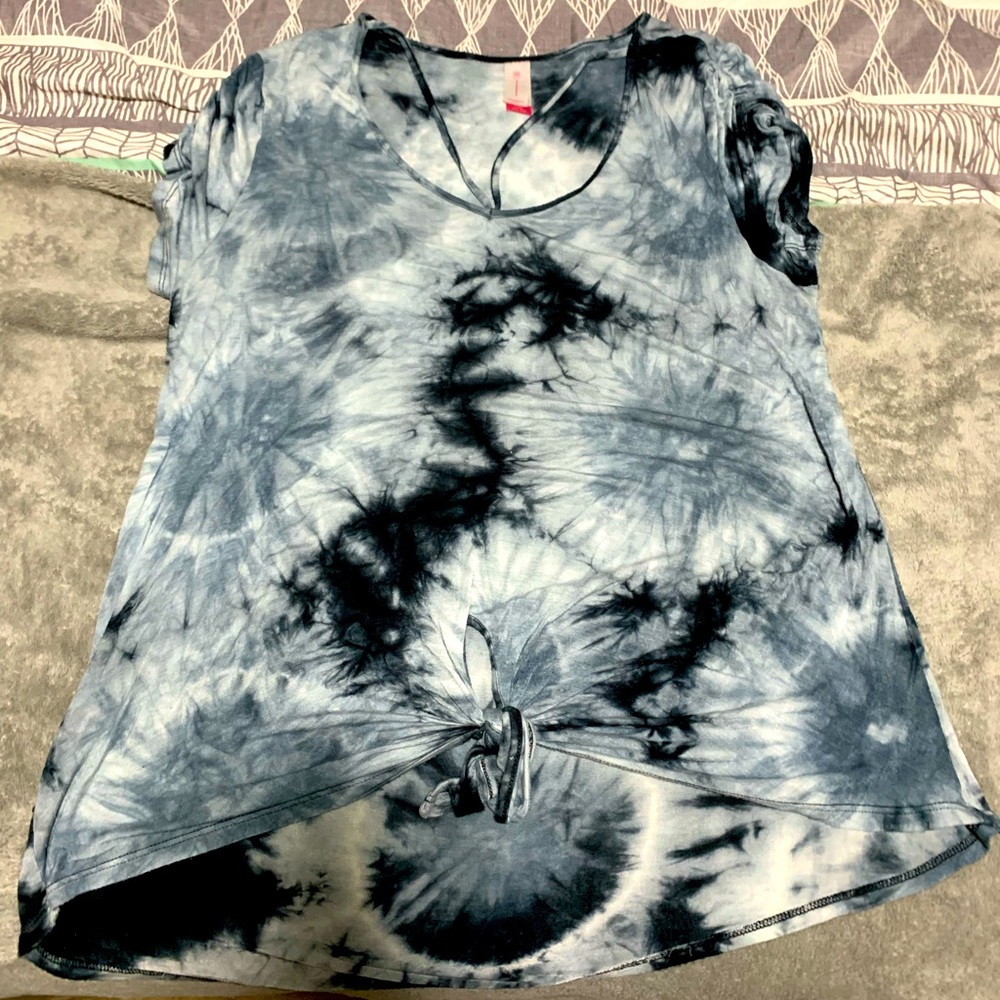 No Boundaries soft tee, size L